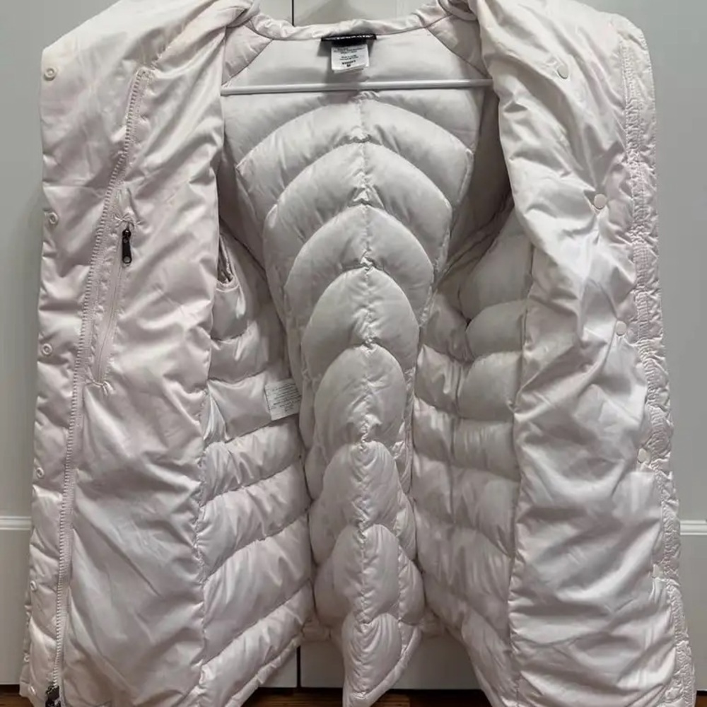 Patagonia Women's Cream Puffer Jacket - Picture 2 of 5
